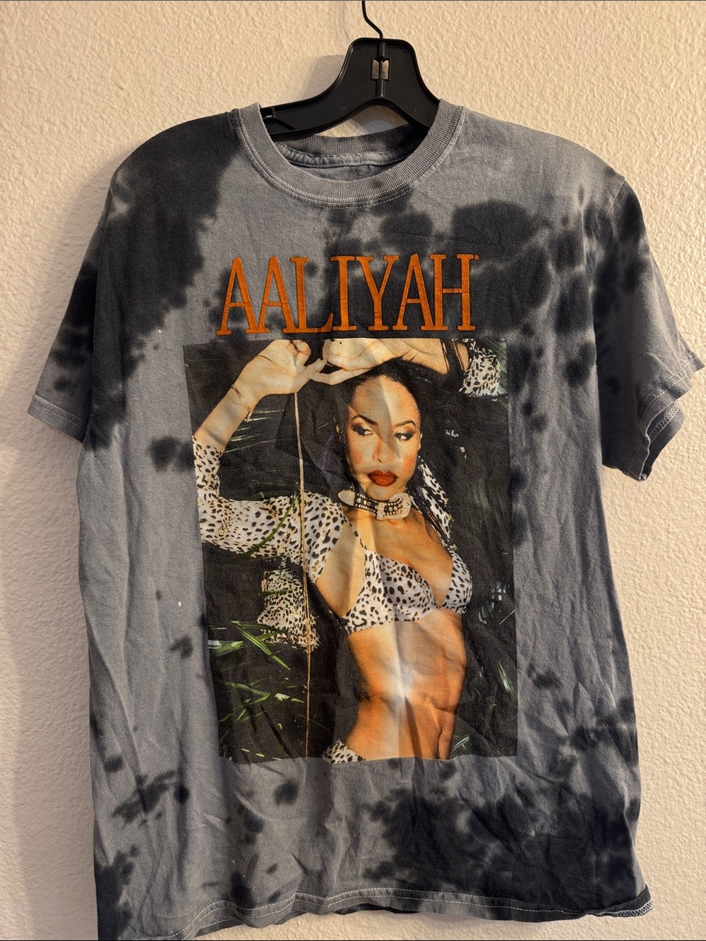 Aaliyah Graphic Tie-Dye Tee in Black and Gray